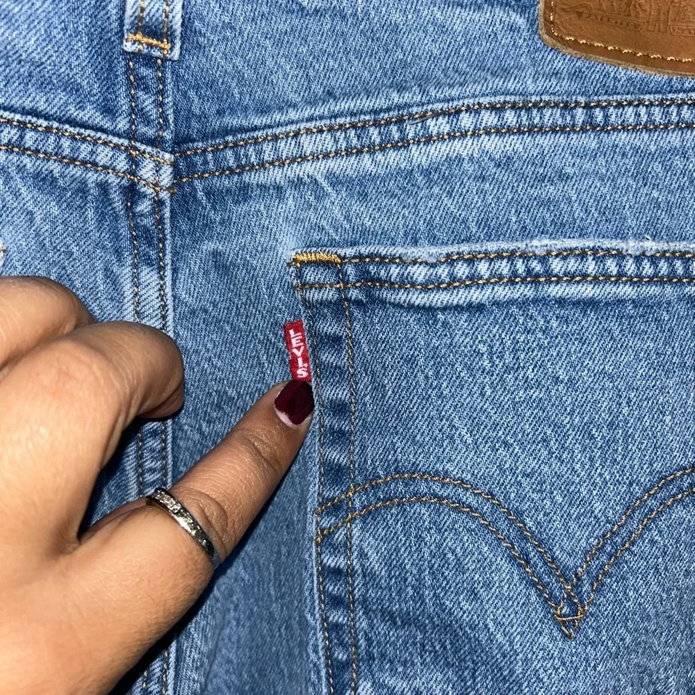 Levi’s Jeans - premium “wedgie straight” distressed medium blue button fly - Picture 6 of 13